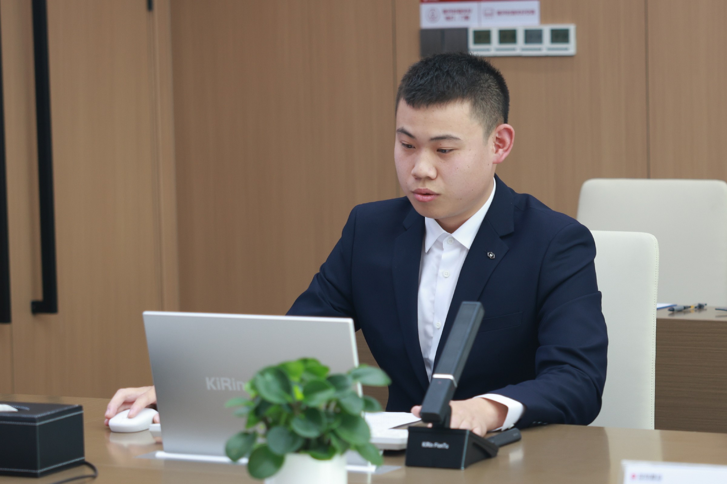 羅湖邊檢項目見習安全工程師王彬.jpg